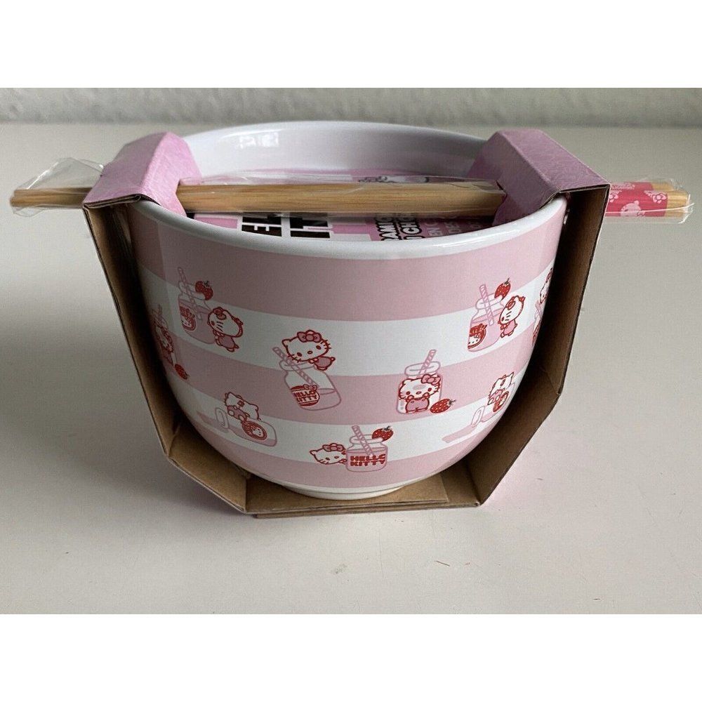 Sanrio Hello Kitty Ceramic Ramen Bowl w/ Chopsticks‎ 20 oz Pink Strawberry Milk